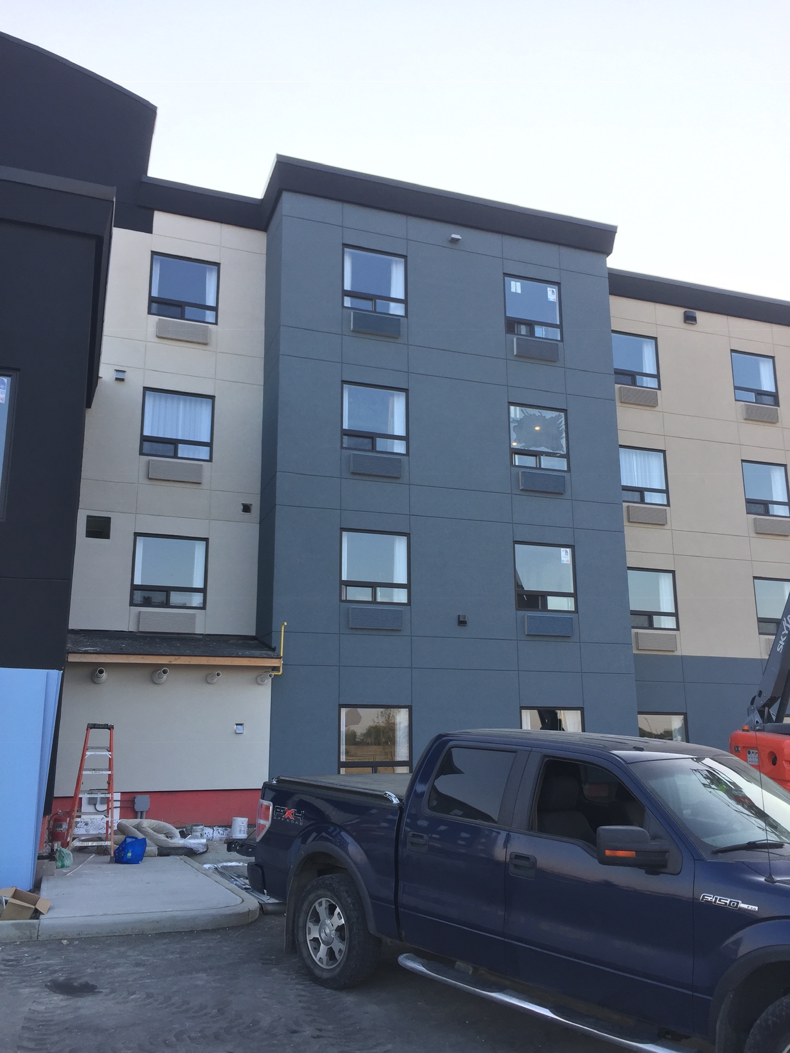 building-stucco-exterior-service-contractor-calgary-maxima-construction