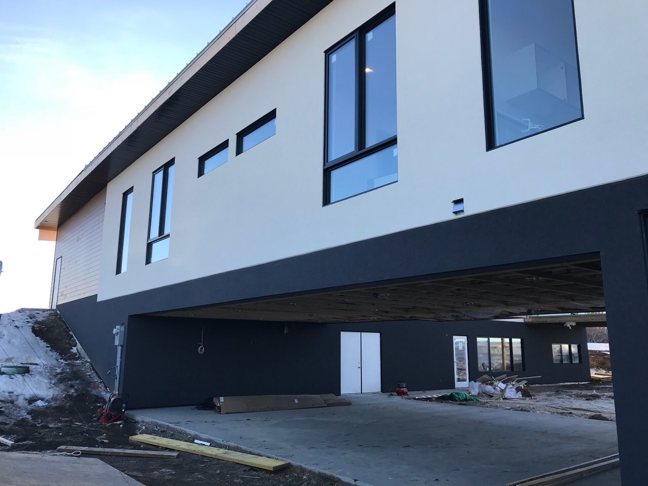 painting-exterior-service-contractor-calgary-maxima-construction